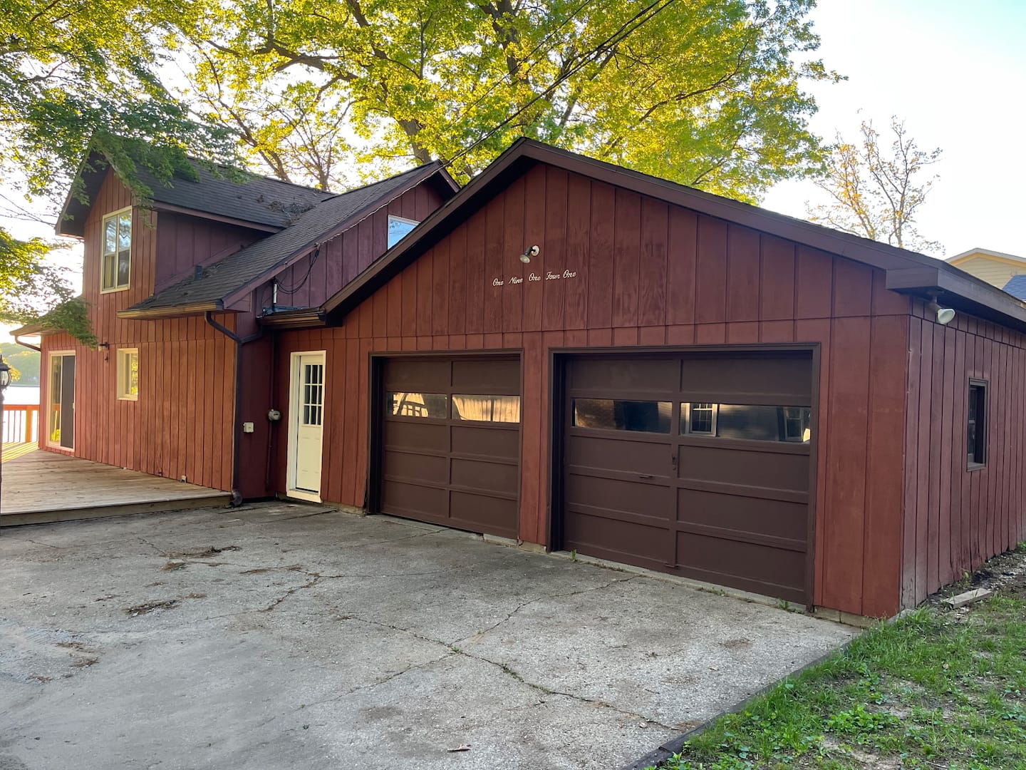 Street view of the house and driveway on Minetta Avenue